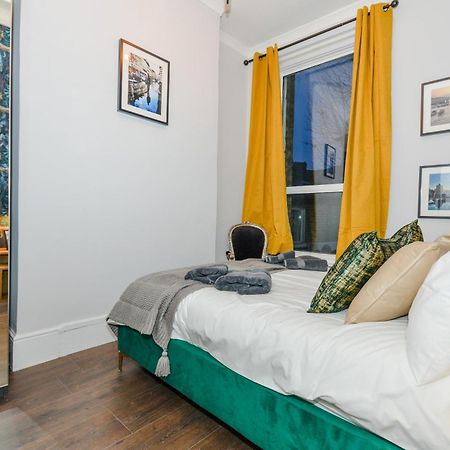 Cosy 1 Bedroom Home For Small Families Лондон Экстерьер фото
